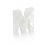 Pendenti di conchiglia prodotti speciali lettera M bianco (colore naturale)