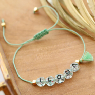 Set di ispirazione Lasciati ispirare! Ecco come creare i bracciali e gli orecchini più incredibili con le perline alfabeto in acrilico