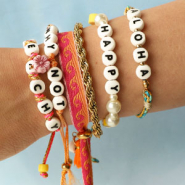 Set di ispirazione Ispirazione per braccialetti estivi con perline alfabeto in ceramica