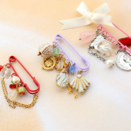 Set di ispirazione Crea pins alla moda con spille decorative con occhiello