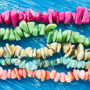 Set di ispirazione Creare bracciali con perline in conchiglia e filo elastico