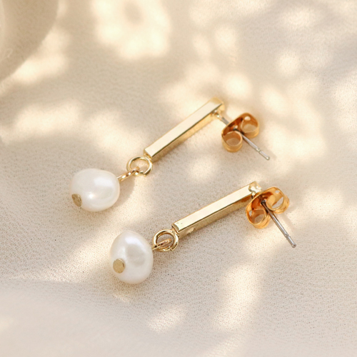 Guarda qui come creare bijoux con le nostre nuove perle d'acqua dolce e perline di vetro con effetto perlato 
