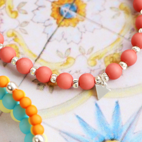 Realizza braccialetti colorati con perline in acrilico! 