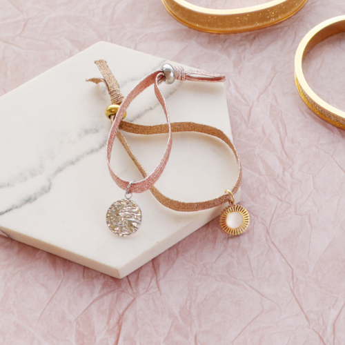 Libera la tua creativit&agrave; con bracciali bangle e nastro