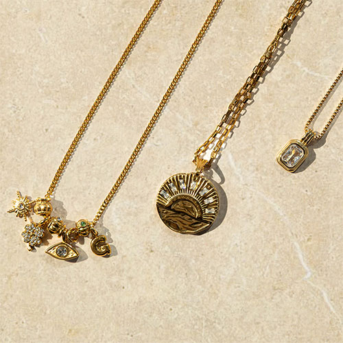 Gioielli minimal con ciondoli in acciaio inox con strass 