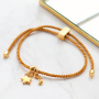 Crea facilmente braccialetti con ciondoli con cordoncino alla moda