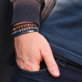 Ecco come creare bracciali supertosti da uomo con perline di vetro e perline di ematite:
