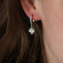 Ecco come realizzare favolosi orecchini con componenti con zirconia:
