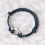 Ecco come creare bracciali alla moda con il cordoncino tubolare intrecciato: