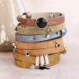 Crea abbinamenti divertenti con questa nuova serie di bracciali Cuoio