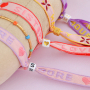 Usa questo bel nastro per la tua collezione di bracciali