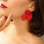Crea un look unico con orecchini floreali