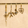 Gioielli minimal con ciondoli in acciaio inox con strass 