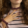 Crea collane e bracciali con perline e tavoletta per infilaperle 